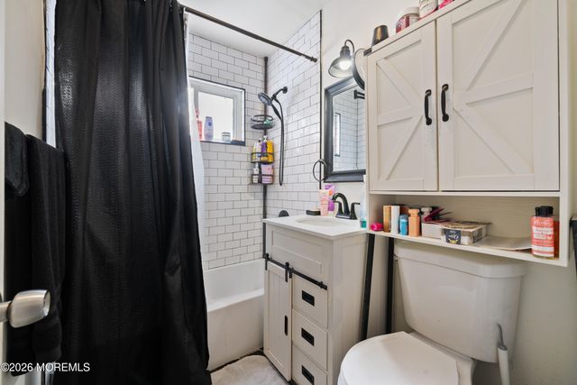 406 Applegate Avenue, Toms River, NJ 08757