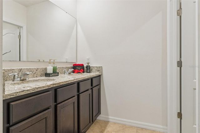 2933 IVY LAKE CT, Lakeland, FL 33811