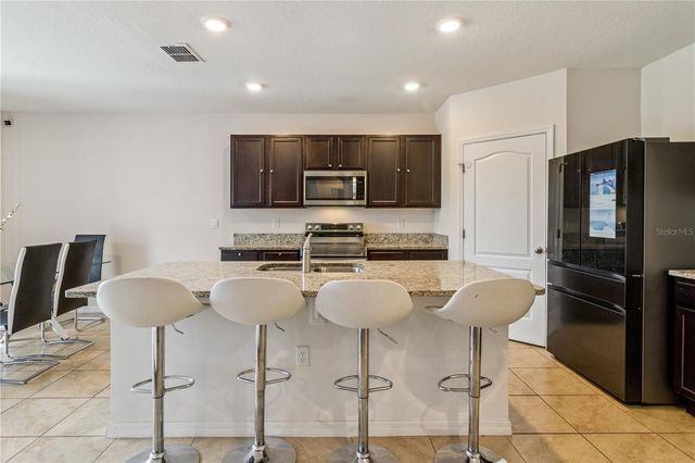 2933 IVY LAKE CT, Lakeland, FL 33811