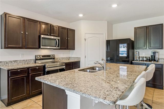 2933 IVY LAKE CT, Lakeland, FL 33811