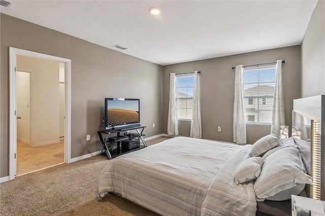 2933 IVY LAKE CT, Lakeland, FL 33811