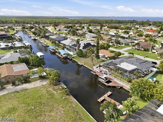 2540 SE 25th AVE, Cape Coral, FL 33904