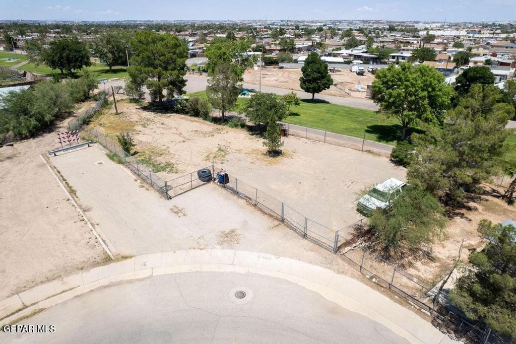 1817 POR FIN Lane, El Paso, TX 79907