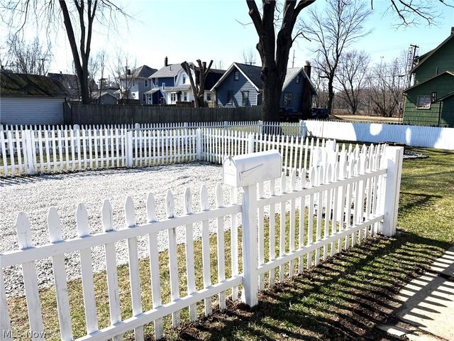 1825 Bernice Court NE, Canton, OH 44705