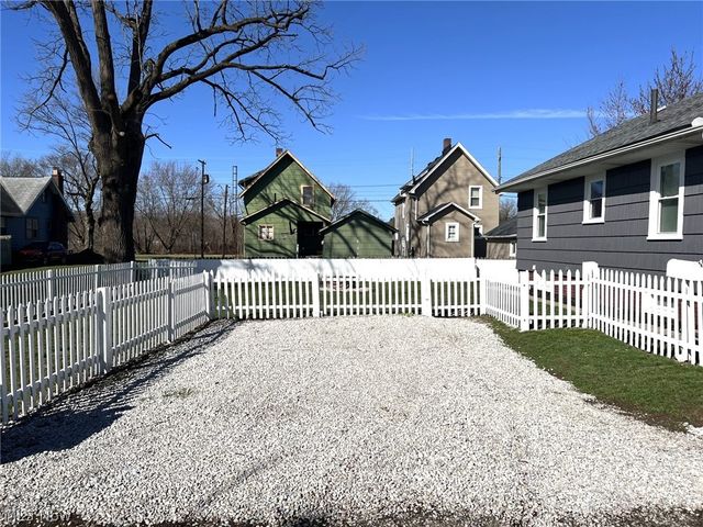 1825 Bernice Court NE, Canton, OH 44705