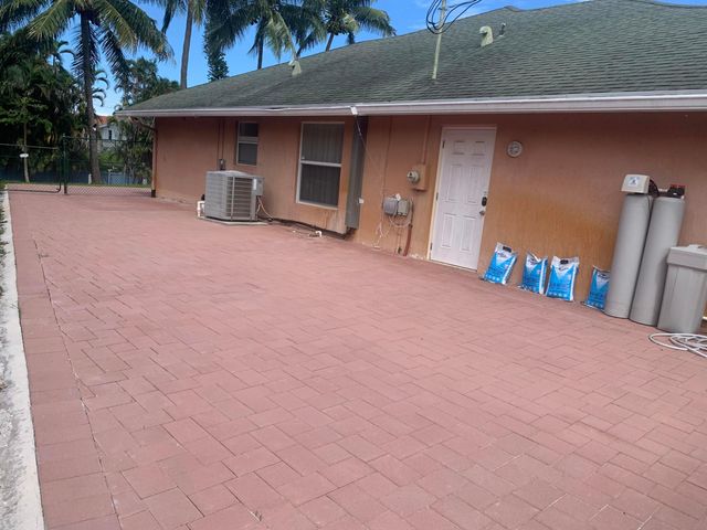 2215 HYPOLUXO Road, Lake Worth, FL 33462