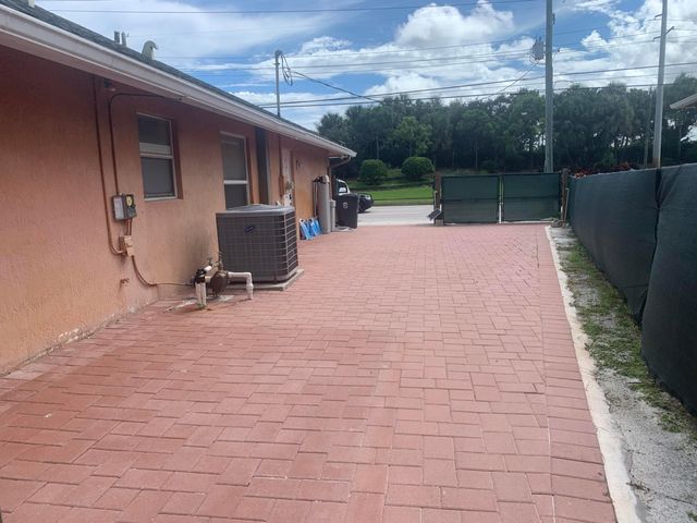 2215 HYPOLUXO Road, Lake Worth, FL 33462