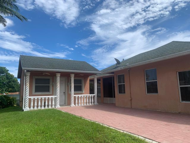2215 HYPOLUXO Road, Lake Worth, FL 33462