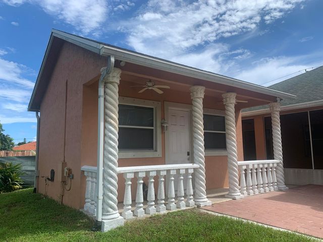2215 HYPOLUXO Road, Lake Worth, FL 33462