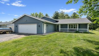 221 Liverpool Drive SE, Poplar Grove, IL 61065