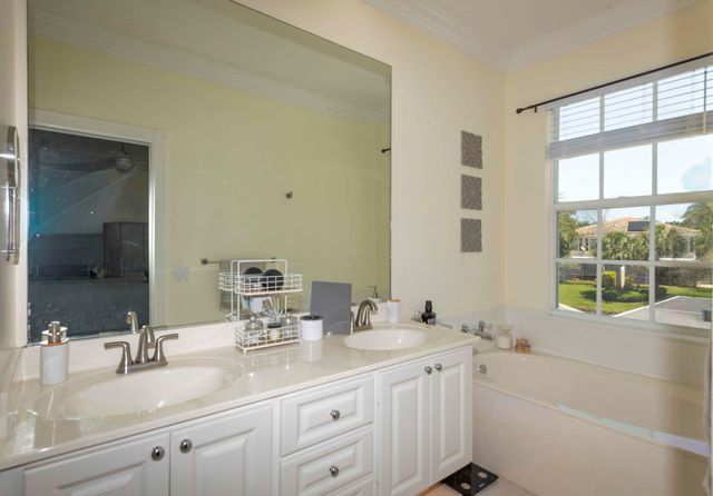 154 Santa Barbara Way, Palm Beach Gardens, FL 33410