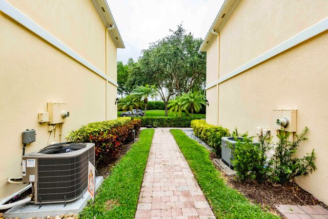 154 Santa Barbara Way, Palm Beach Gardens, FL 33410