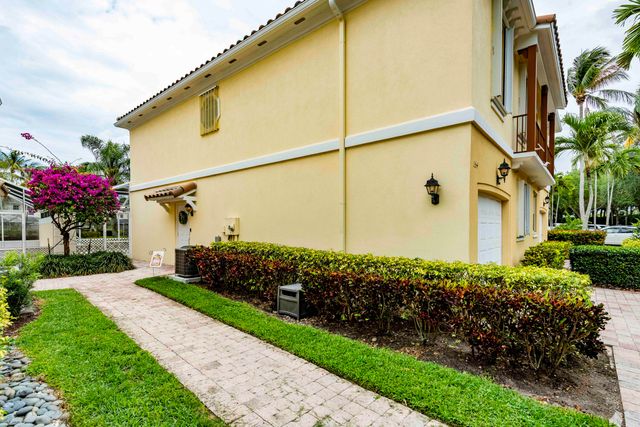 154 Santa Barbara Way, Palm Beach Gardens, FL 33410