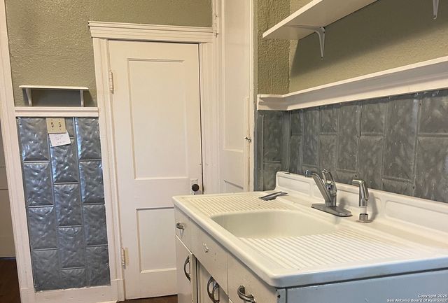 210 FLORIDA ST, San Antonio, TX 78210