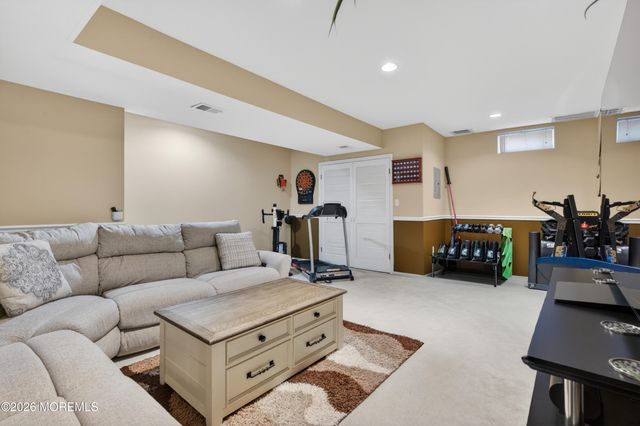 6 Lorenzo Court, Matawan, NJ 07747