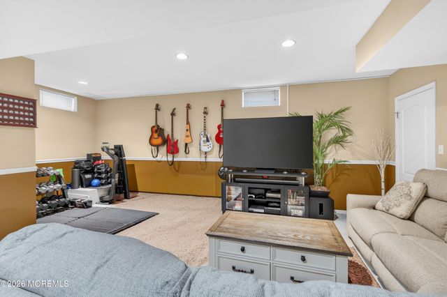 6 Lorenzo Court, Matawan, NJ 07747