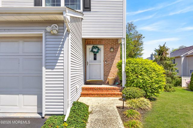 6 Lorenzo Court, Matawan, NJ 07747