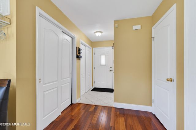 6 Lorenzo Court, Matawan, NJ 07747