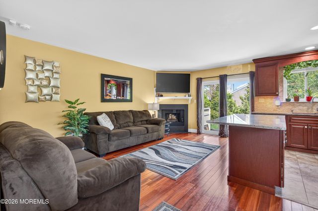6 Lorenzo Court, Matawan, NJ 07747