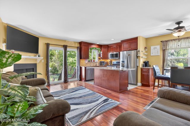 6 Lorenzo Court, Matawan, NJ 07747
