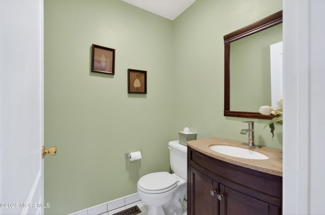 6 Lorenzo Court, Matawan, NJ 07747