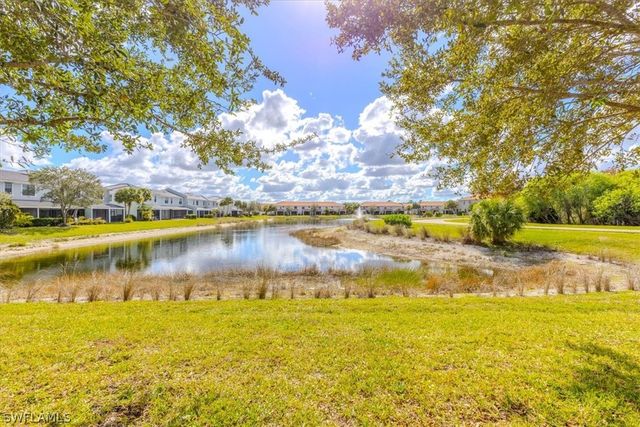 15389 Summit Place CIR 286, Naples, FL 34119