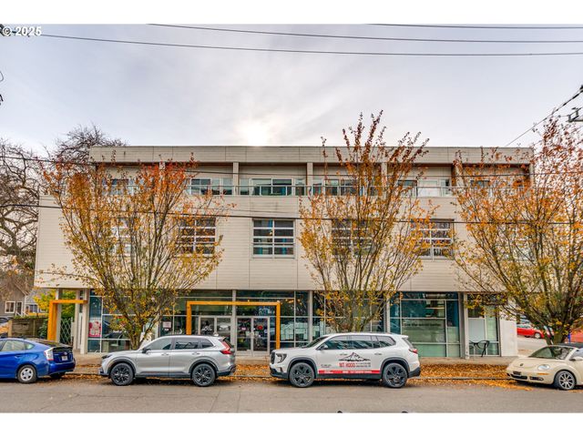 16 Ne SHAVER St 203, Portland, OR 97212