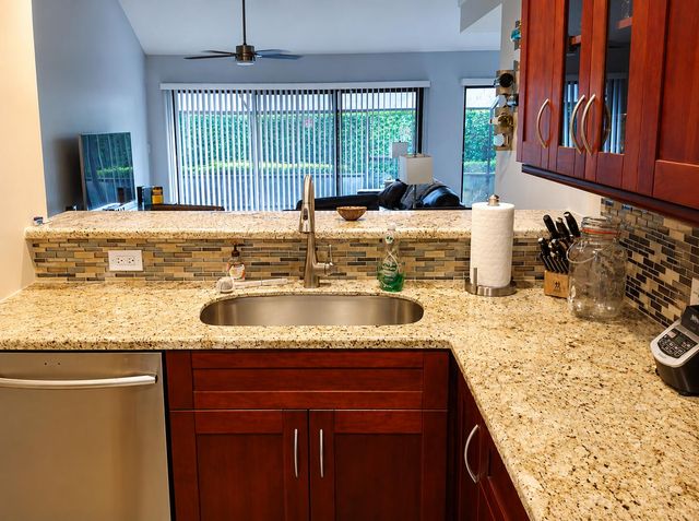 6850 NW 2nd Avenue 18, Boca Raton, FL 33487