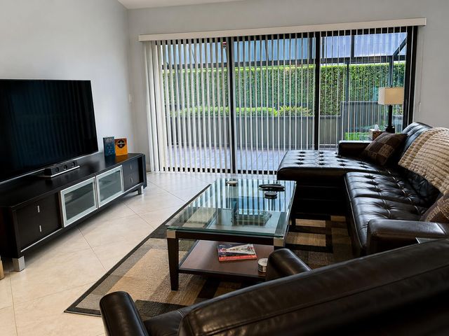 6850 NW 2nd Avenue 18, Boca Raton, FL 33487