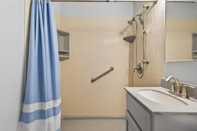 7023 52nd Avenue N, Crystal, MN 55428