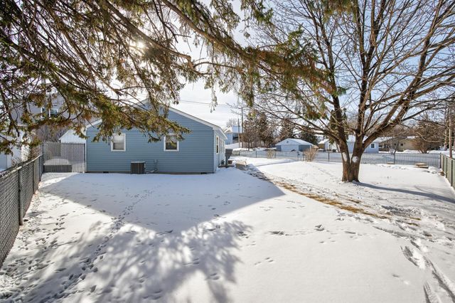 7023 52nd Avenue N, Crystal, MN 55428