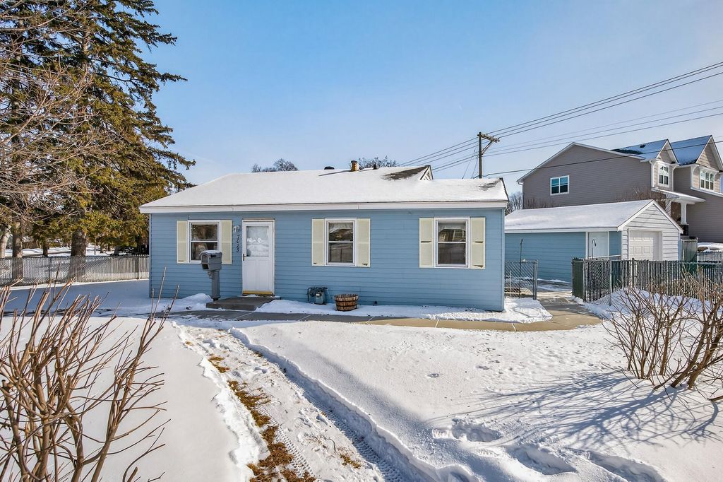 7023 52nd Avenue N, Crystal, MN 55428