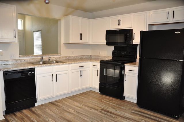 127 Anderson ST, Hutto, TX 78634