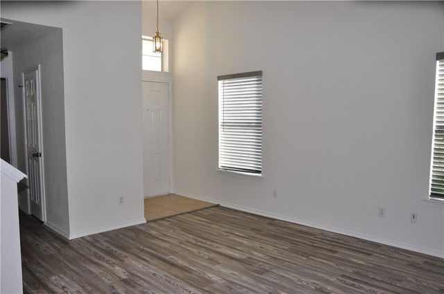 127 Anderson ST, Hutto, TX 78634