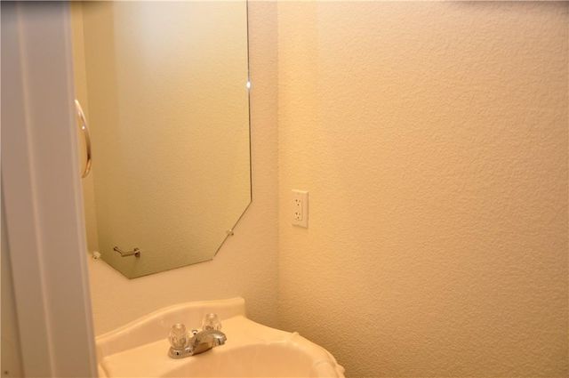 127 Anderson ST, Hutto, TX 78634