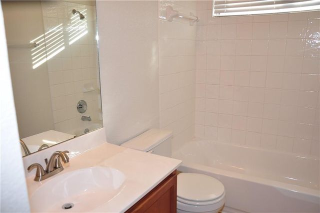 127 Anderson ST, Hutto, TX 78634