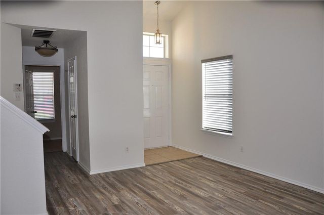 127 Anderson ST, Hutto, TX 78634