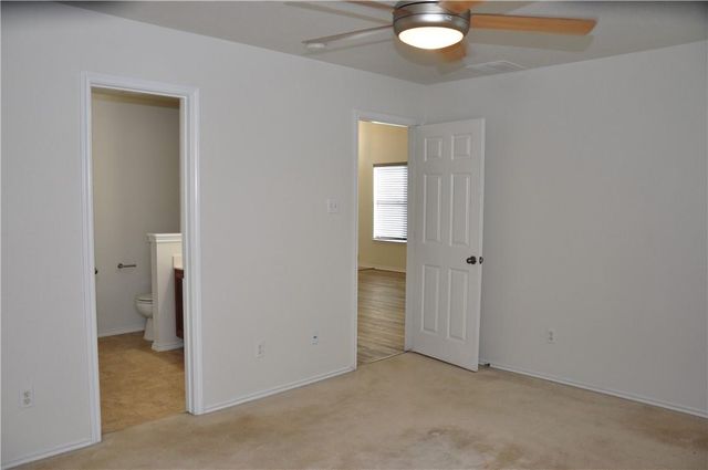 127 Anderson ST, Hutto, TX 78634