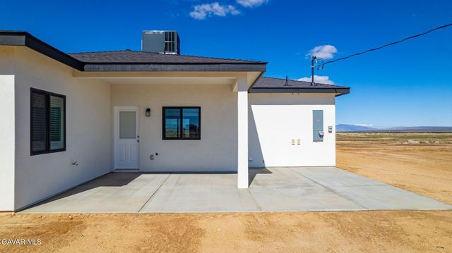 8220 Lewis Avenue, California City, CA 93505