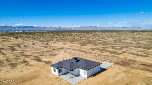 8220 Lewis Avenue, California City, CA 93505