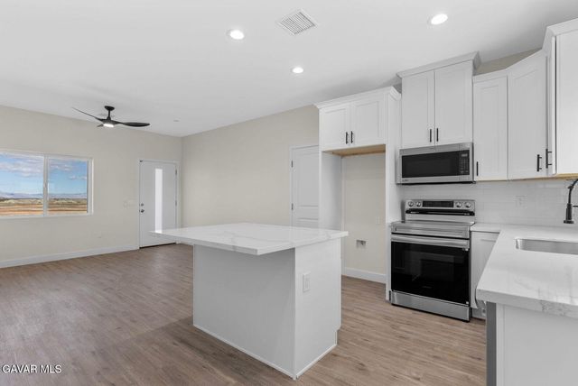 8220 Lewis Avenue, California City, CA 93505