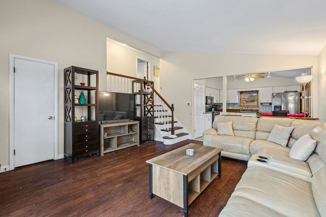 1N742 Forest Avenue, Glen Ellyn, IL 60137