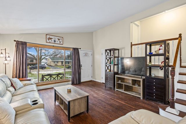 1N742 Forest Avenue, Glen Ellyn, IL 60137