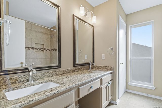 1020 GATE CREEK LN, Schertz, TX 78154
