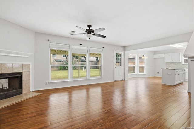1020 GATE CREEK LN, Schertz, TX 78154