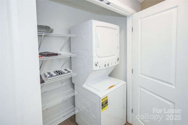 2524 Stradbrook Drive, Charlotte, NC 28210