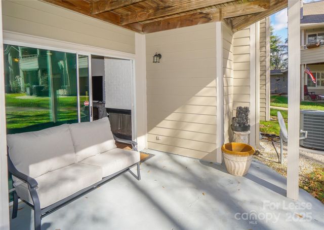 2524 Stradbrook Drive, Charlotte, NC 28210