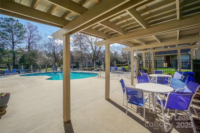 2524 Stradbrook Drive, Charlotte, NC 28210