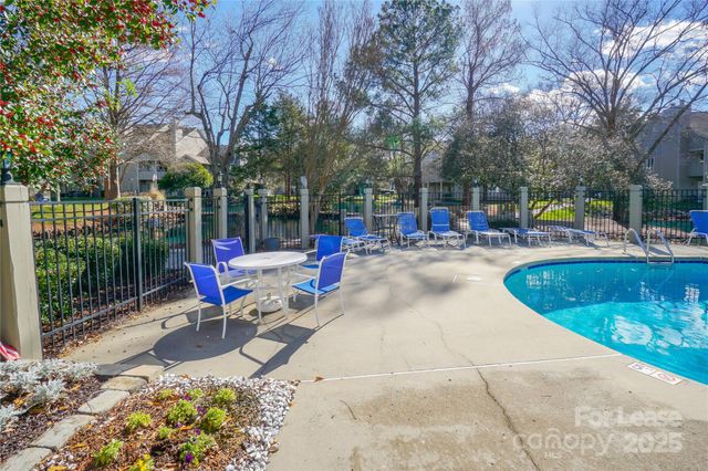 2524 Stradbrook Drive, Charlotte, NC 28210