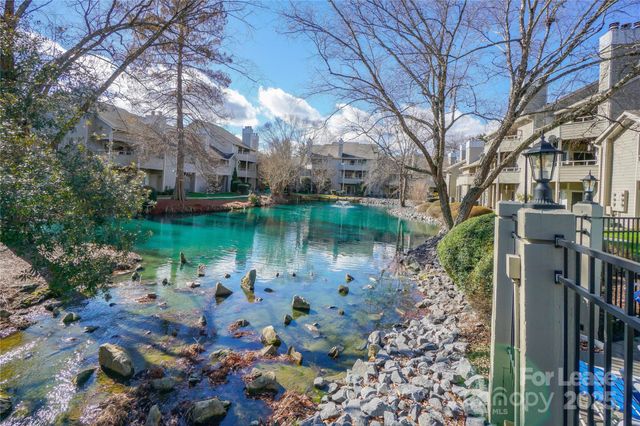 2524 Stradbrook Drive, Charlotte, NC 28210